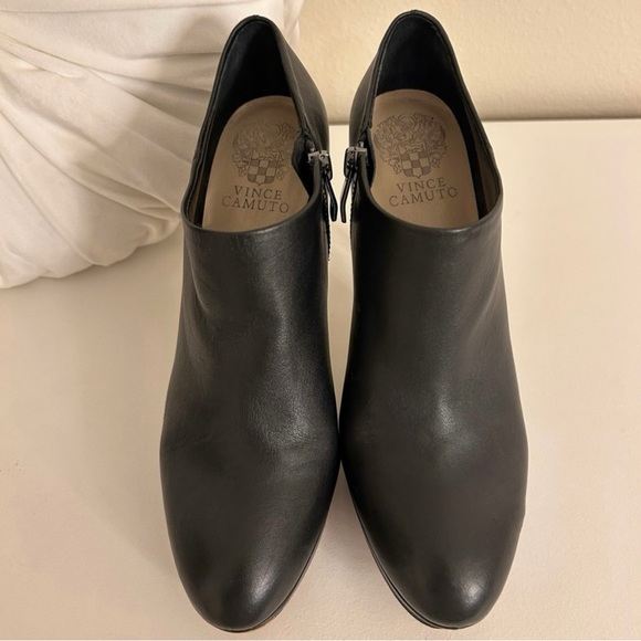 VINCE CAMUTO Elvin Booties - Picture 4 of 9